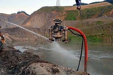 Hydraulic slurry pump with water-jet agitation working in a mining tailings pond